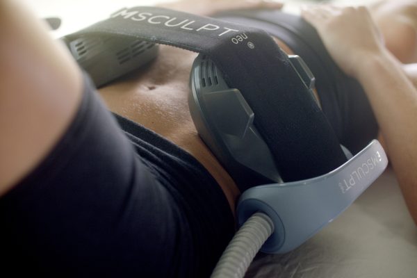 Emsculpt Neo PIC Female Lateral Abdomen 3597 ENUS100